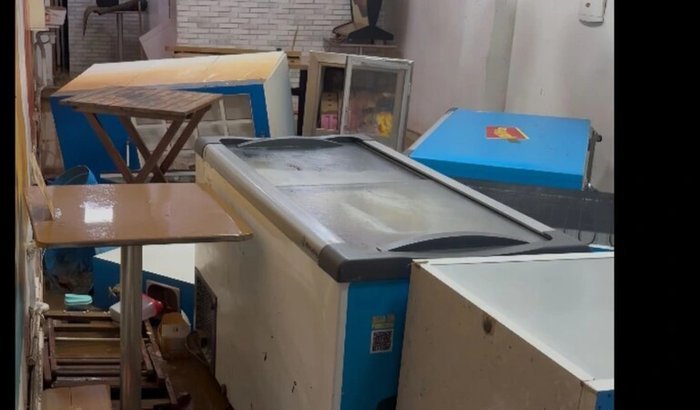 Ajuda para reabrir loja de família inundada pelas chuvas de MG