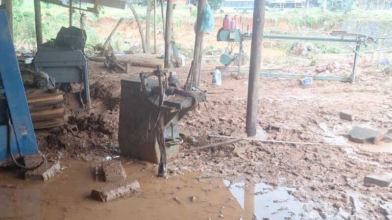 Nos ajude a reconstruir nossa fabriqueta 