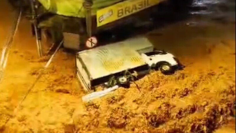 Enchente levou o caminhão. Nos ajude com o conserto 🙏🏼