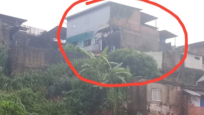 Ajudar a reconstruir a casa da tia Silvia 