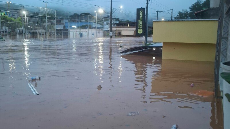 Ajuda após a enchente na zona mata em minas 