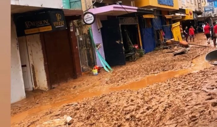 Ajuda para reconstruir nossa loja após a enchente