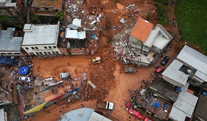 Ajuda para as vítimas do deslizamento de terra em juiz de fora
