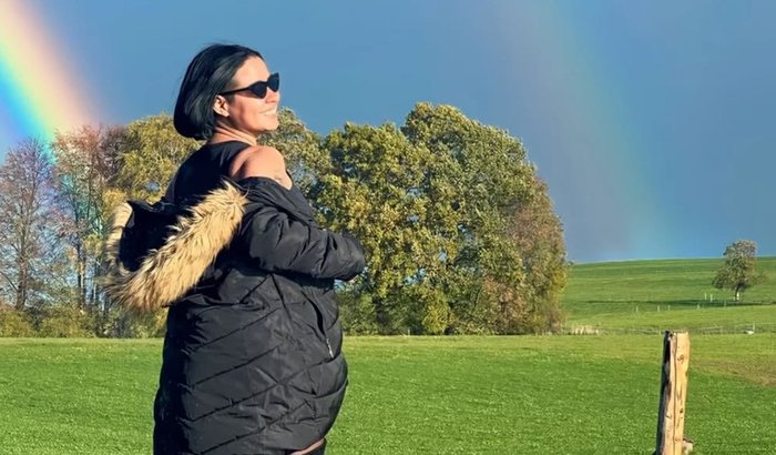 Larissinha volta pra Europa