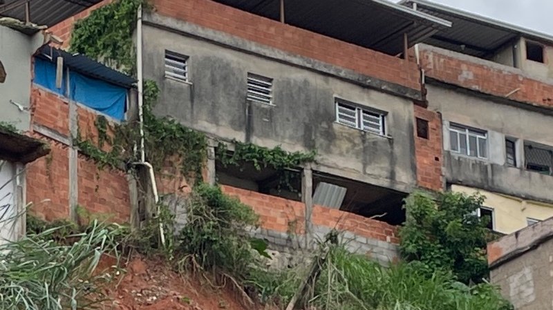 Muro de contenção da casa da Marlene