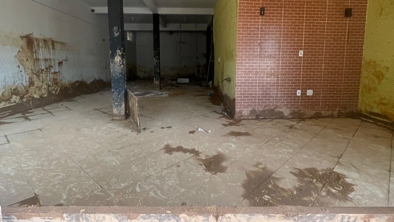 Nos ajude a recomeçar. Nossa pizzaria foi destruída após a enchente. 