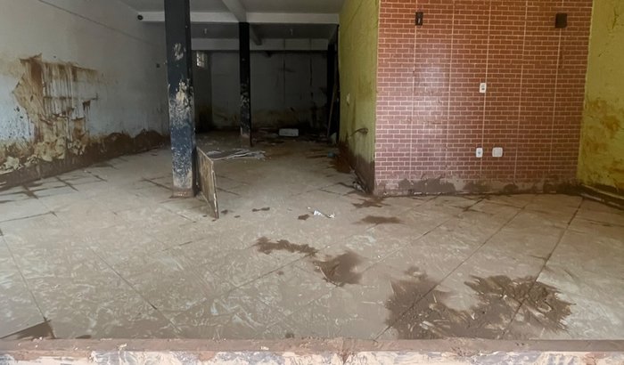 Nos ajude a recomeçar. Nossa pizzaria foi destruída após a enchente.