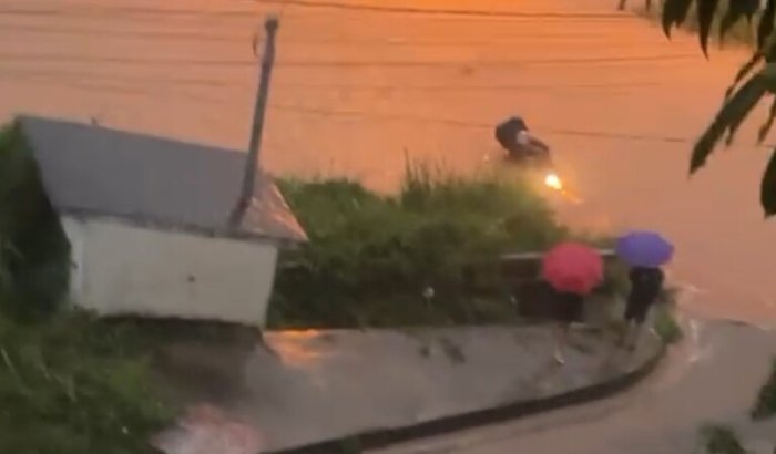 Ajudar Gustavo que perdeu a moto na enchente