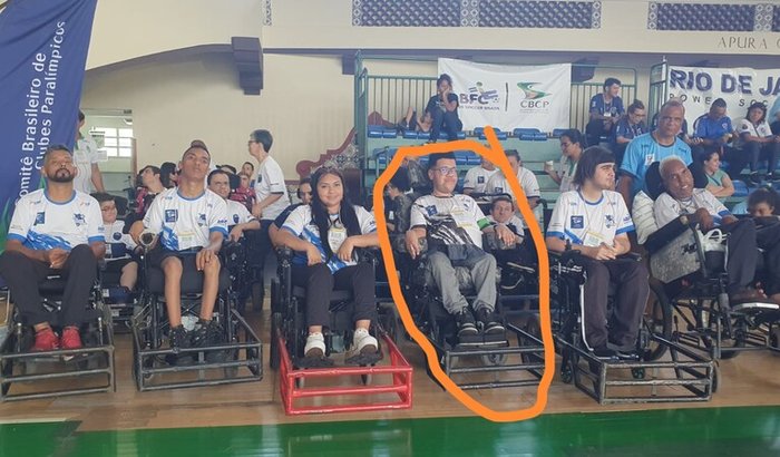 Cadeira de rodas motorizada profissional para futebol