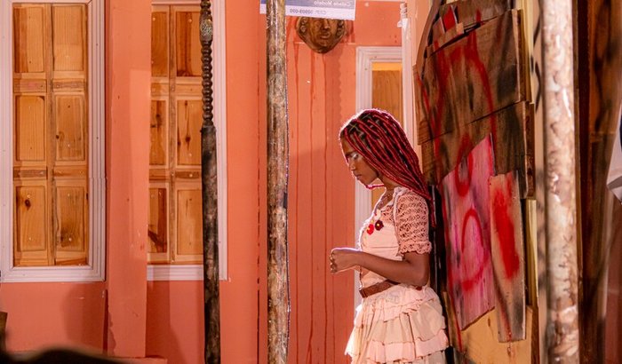 AJUDAR ALINA A CONSEGUIR UM APARELHO PARA TRABALHO