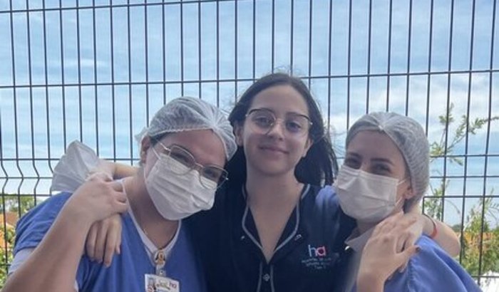 Todos pela Maria Clara contra o linfoma : Um laço de Amor e Cura