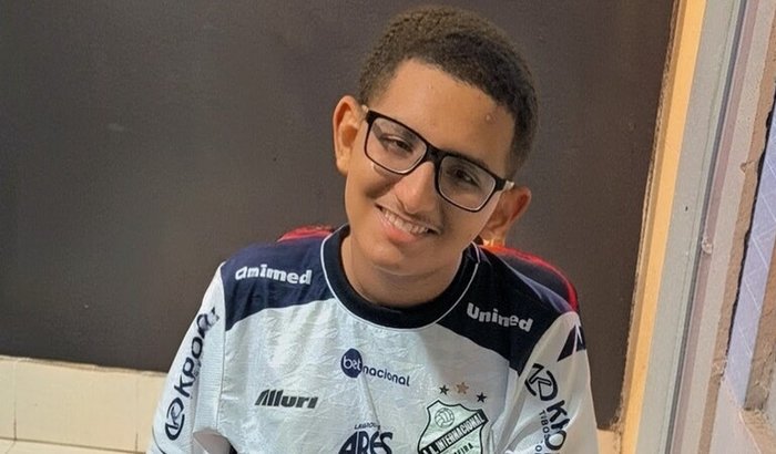 Uma cadeira nova para Victor Hugo