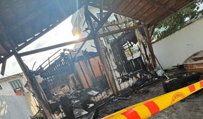 Incêndio destruiu nossa casa em Itajaí/SC. Ajude-nos a recomeçar