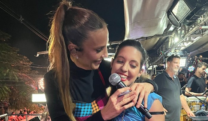 Ajudar para passagens aéreas (Show privado de Ivete + Oral B em SP)