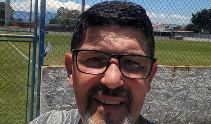 Ajudar na cirurgia do joelho do Joatao