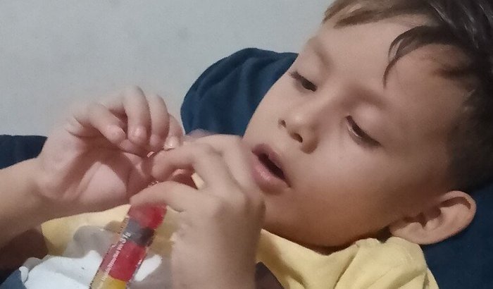 AJUDE O ANTHONY DERICK: Pela chance de um futuro sem dor