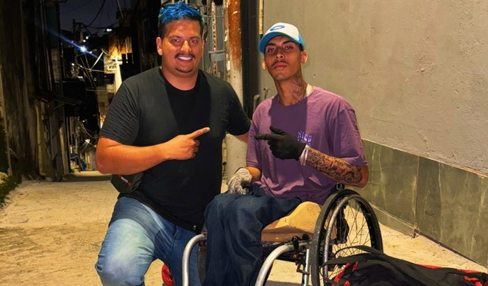 Moto adaptada pra fazer entregas