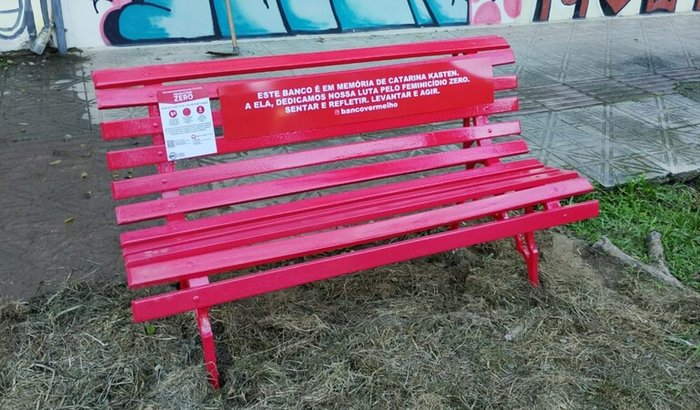 Jardim Catarina Kasten e Banco Vermelho no CCE