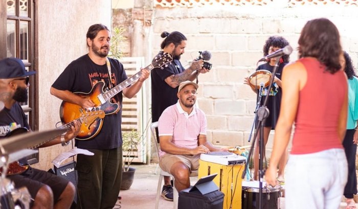 Gravação de duas faixas da Laila.