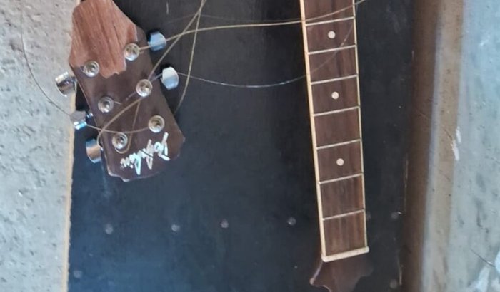 Ajudando o Rochinha a comprar um violão