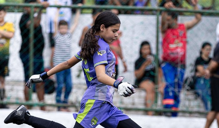 Ajude Clara a jogar na Argentina