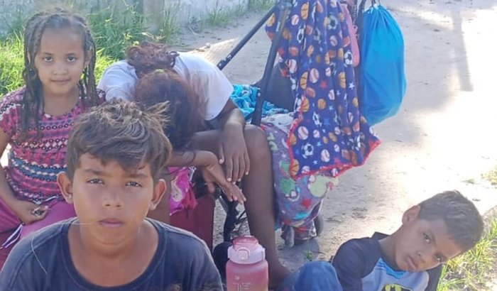 Ajudem a minha amiga e seus sete filhos a saírem da rua.