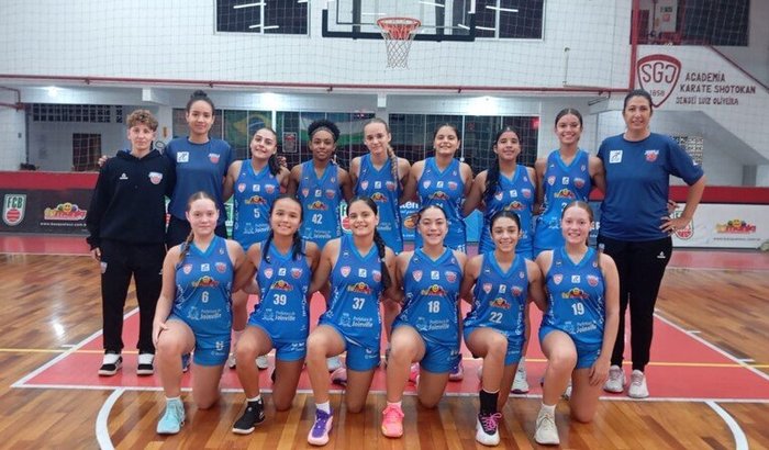 Ajudar a equipe de basquete feminino sub 15 de Joinville-SC