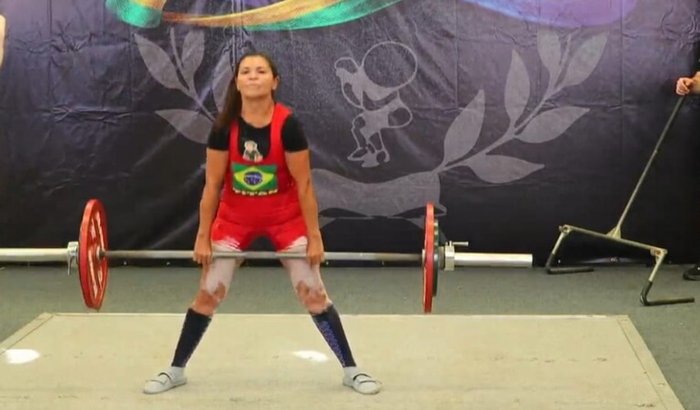 AJUDE UMA ATLETA