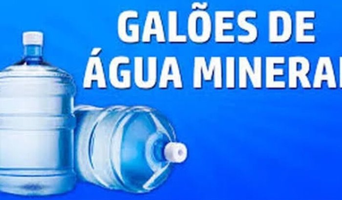 Galões de água pra trabalhar