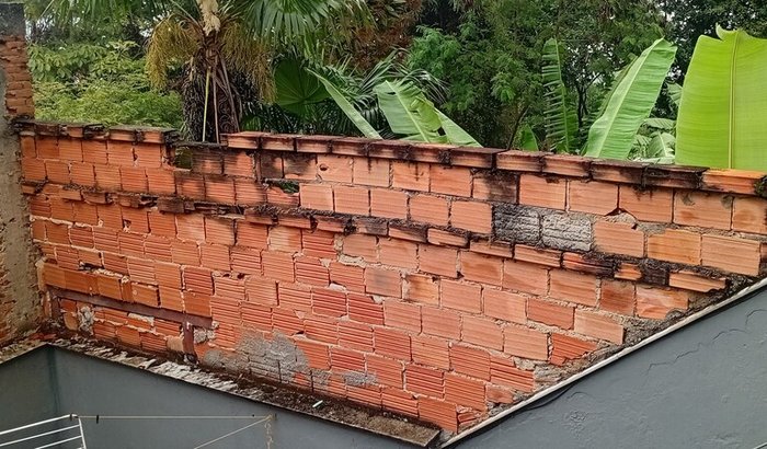 Reforma elétrica e do muro da Casa Portal de Santa