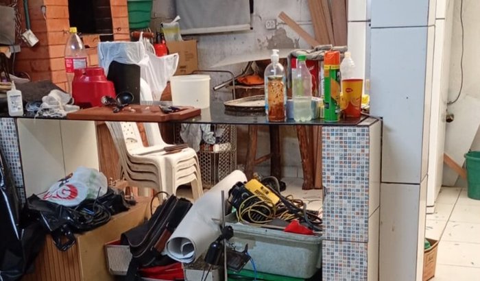 Ajuda para tirar minha irmã de casa