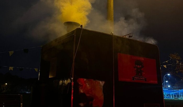 Ajude o Sr. João a reconstruir seu trailer de espetinhos após um incêndio