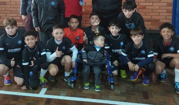 Ajuda compra materiais esportivo e viagens