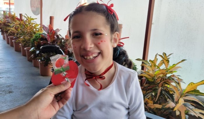 Ajude a Laurinha a conquistar uma cadeira de rodas motorizada💜