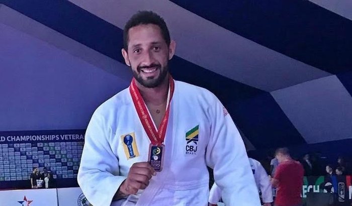 Ajuda para cirurgia urgente de Junão