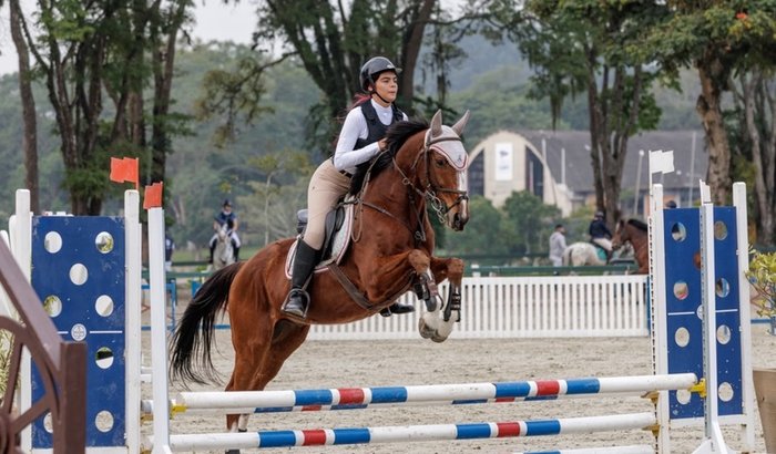 Ajude a Laura no Campeonato Brasileiro de Hipismo