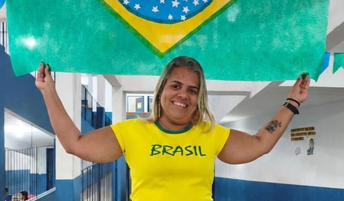 Vamos ajudar a nossa querida amiga Vanessa .