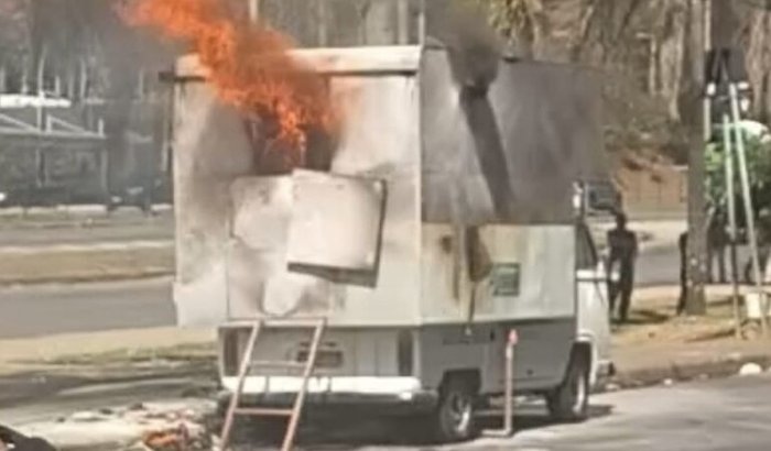Ajude o Paulo Roberto a reconstruir seu Trailer que pegou fogo