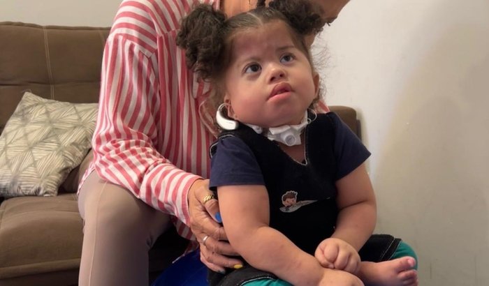 Ajude Laura a ouvir!