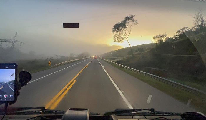 Ajudar o amigo com oque puder para comprar um alimento sustentável na estrada