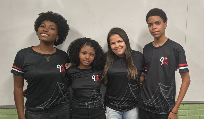 Financiamento da equipe Mestres do passado para a final da ONHB