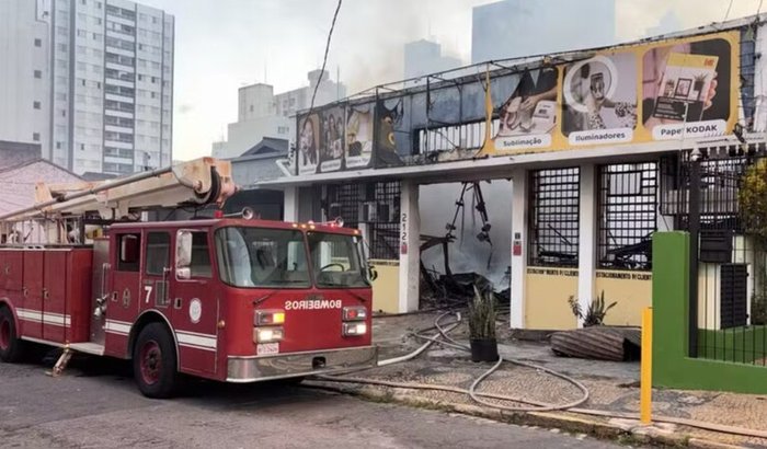 Ajude-nos a reconstruir nossa loja e manter nossos funcionários