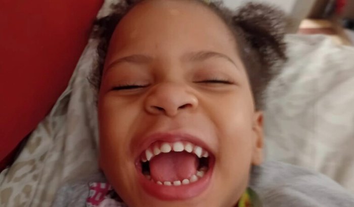 Ajude a Maria Júlia a conquistar seu carrinho postural.