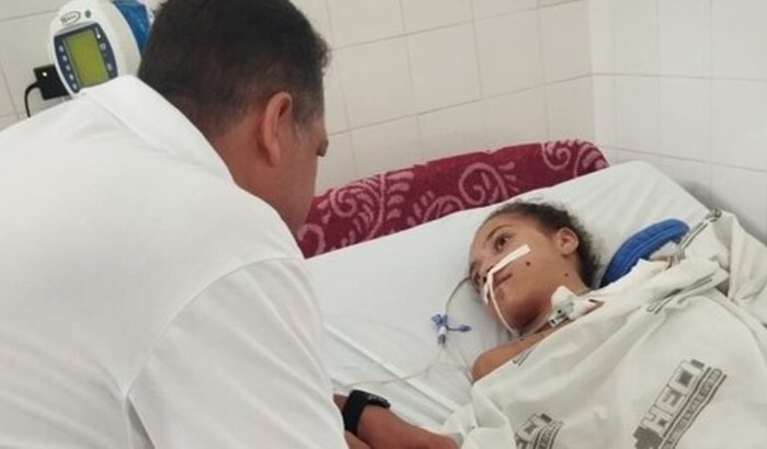 Cuidando da joisse ( irmã)