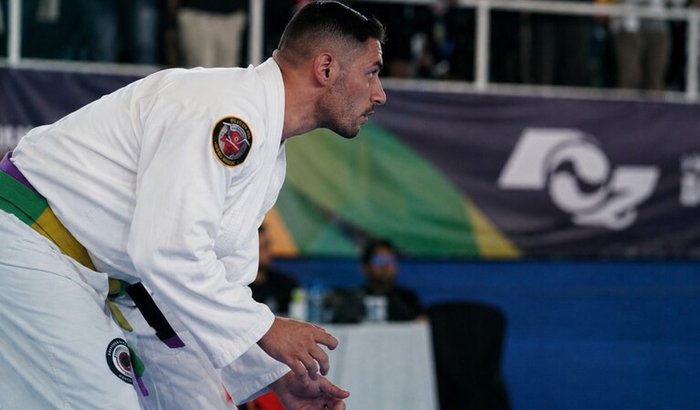 Ajude um atleta de jiu-jitsu a conquistar mais uma medalha