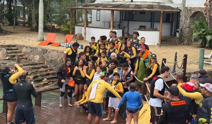 Leve 50 Jovens da Rocinha para Angra dos Reis