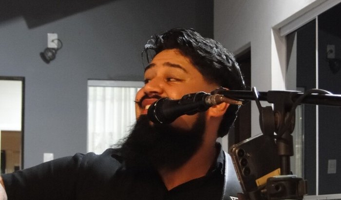 🎶 SUA AJUDA PODE FAZER MINHA MÚSICA VOLTAR A TOCAR.
