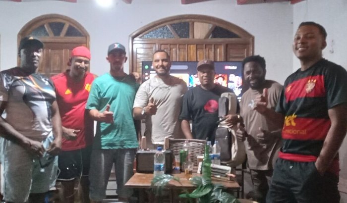 Apoie o Barra Samba! Doe mesa, caixa e mics e leve arte e alegria pra nossa comunidade.