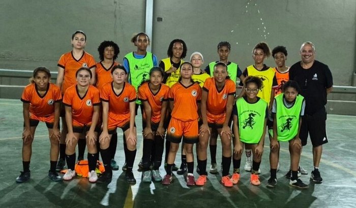 UNIFORME DE FUTEBOL PARA O PROJETO "MENINAS DO MARACA"