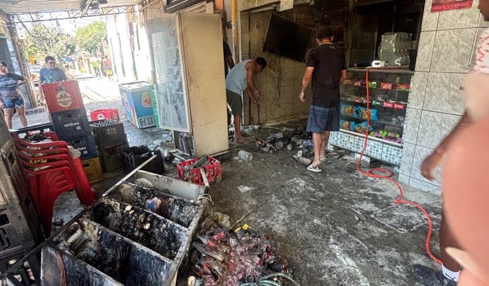O BAR DO MEU TIO PEGOU FOGO